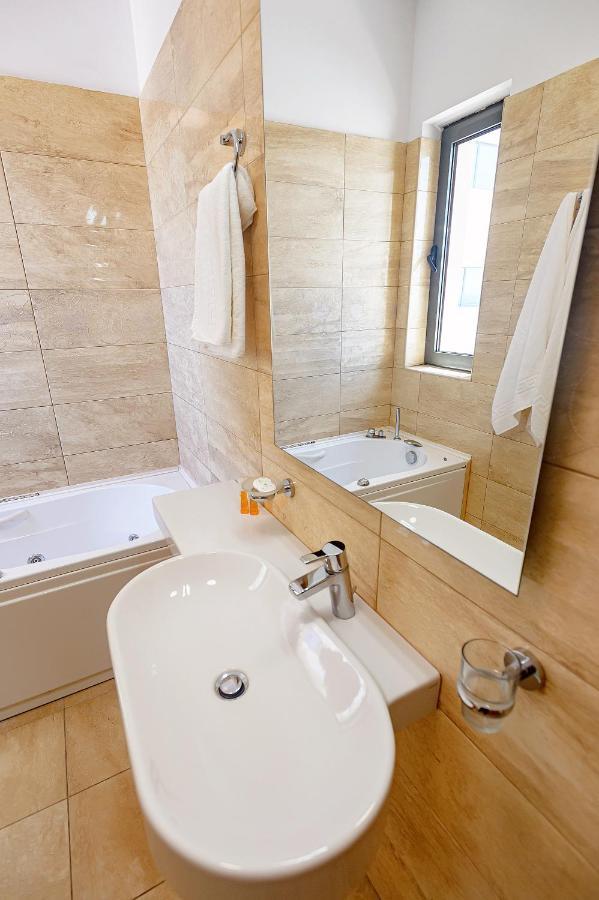 Riviera Apartament *
